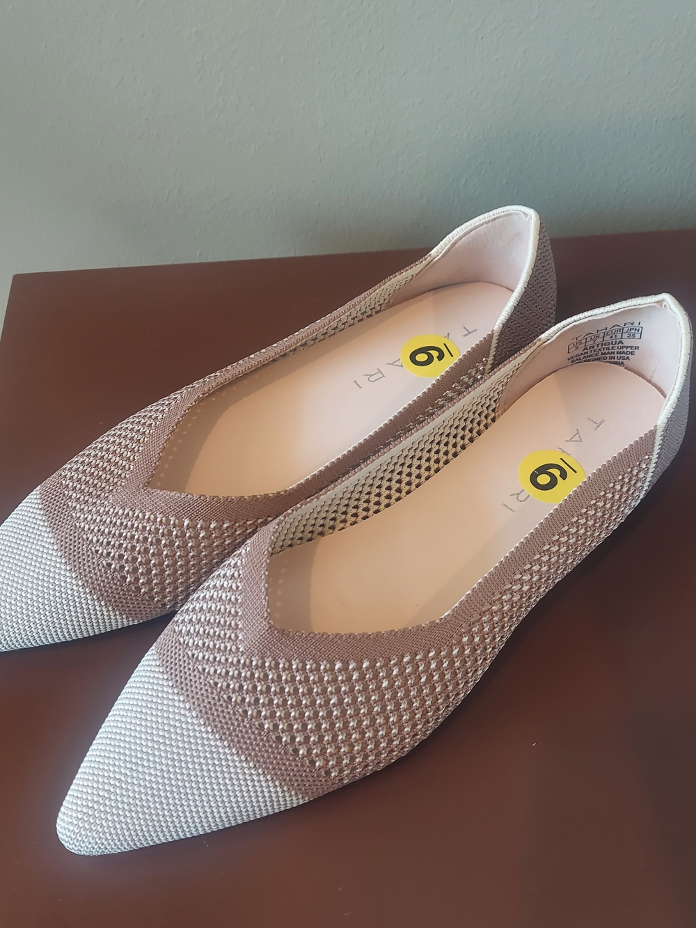 New Tahari Knit Pointed Flats in Taupe and Cream Size 9